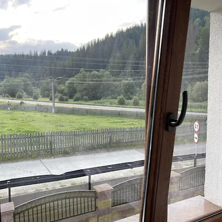Villa Bucovina-mountainhouse-5br-fireplace-hottub-wifi *