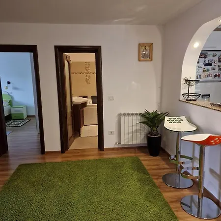 Bucovina-mountainhouse-5br-fireplace-hottub-wifi *